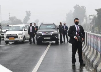 ফ্লাইওভারে ২০ মিনিট আটকা মোদি!