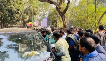 প্রতিষ্ঠাবার্ষিকীতে সংঘর্ষ, ছাত্রলীগ নেতা লেখক ভট্টাচার্য আহত