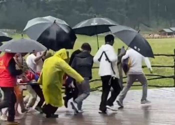 হবু স্ত্রীর সাথে ছবি তুলতে গিয়ে বজ্রপাতে মৃত্যু যুবকের