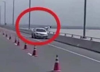 অভিমানে পদ্মা সেতু থেকে নদীতে ঝাঁপ, পোশাককর্মী নিখোঁজ