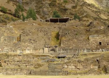 পেরুতে মিলল ৩ হাজার বছরের পুরোনো সমাধি!