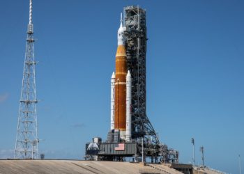 ৫০ বছর পর চাঁদে যাচ্ছে নাসা’র রকেট