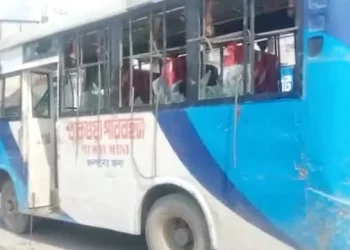 এবার স্বামীকে চলন্ত বাস থেকে ফেলে দিয়ে স্ত্রীকে সংঘবদ্ধ ধর্ষণ