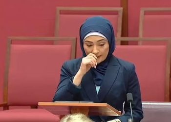 সংসদে হিজাব পড়ে আলোচনায় অস্ট্রেলিয়ান সিনেটর ফাতিমা