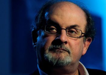 হামলার পর ভালো নেই সালমান রুশদি