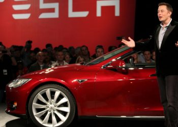 টেসলার ৭৯ লাখ শেয়ার বিক্রি করলেন ইলন মাস্ক