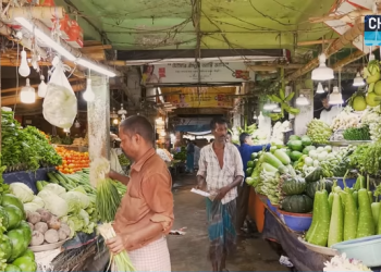 যেভাবে ১৫ টাকার তরকারি বিক্রি হয় ৬০ টাকায়