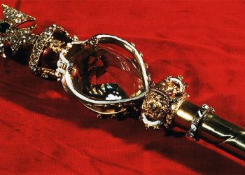 ব্রিটিশ রাজদণ্ডের হীরা ফেরত চায় দক্ষিণ আফ্রিকা