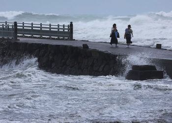 জাপানে আঘাত হেনেছে সুপার টাইফুন নানমাডল
