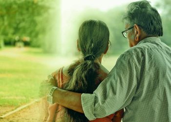 বৃদ্ধ মা-বাবাকে সময় দিচ্ছেন তো