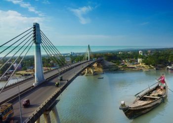 প্রযুক্তির বদৌলতে বিলুপ্তির পথে কর্ণফুলী নদীর ঐতিহ্যবাহী নৌকা