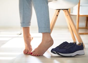 পায়ের দুর্গন্ধ দূর করার সহজ উপায়