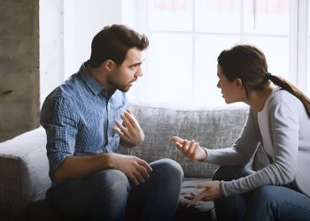 ছেলেরা মেয়েদের সঙ্গে কেন মিথ্যা বলে?