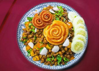 ইফতারে মুড়ি মাখায় জিলাপি? নাকি না?