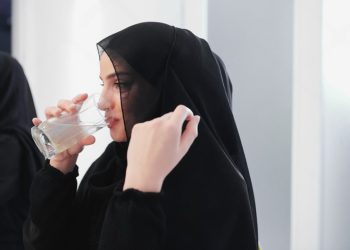 রোজায় কেন বারবার গলা শুকিয়ে আসে?