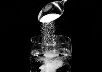 ইফতারে স্যালাইন পান করা কি ঠিক?