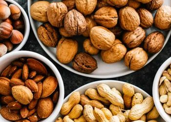 সুস্থ থাকতে ইফতারে রাখুন বাদাম ও বীজ