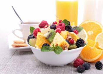 সকালে খালি পেটে ফল খেলে কী হবে