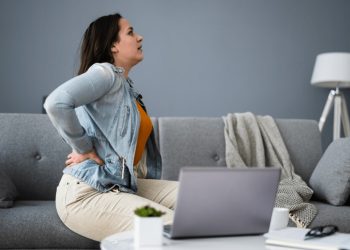 একটানা বসে কাজ করলে লিভারের ঝুঁকি বাড়ে