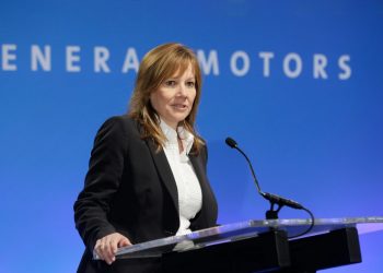 যে নারীর সাহসী নেতৃত্বে পাল্টে গেল বৈশ্বিক অটোমোবাইল শিল্প