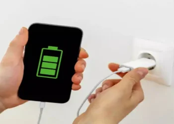 ফোনের চার্জ দীর্ঘক্ষণ ধরে রাখতে কোন মোডে চালাবেন