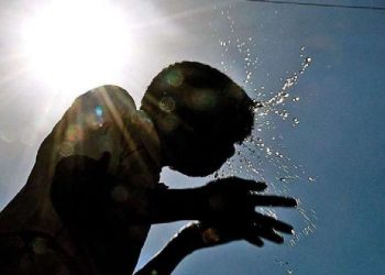 তীব্র গরমে যেভাবে নিজেকে হিটস্ট্রোক থেকে রক্ষা করবেন