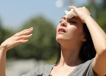 তীব্র গরমে হিট স্ট্রোক কেন হয়? ঝুঁকিমুক্ত থাকতে করণীয়