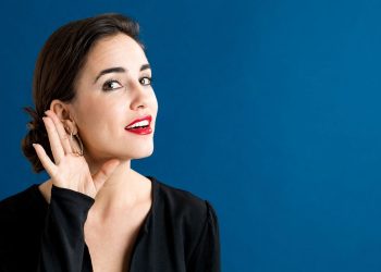 যে ৭ কারণে কথা কম বলবেন, বেশি শুনবেন