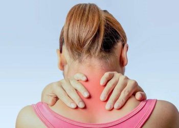 পিঠ ও কাঁধের ব্যথা কমাতে কী করবেন