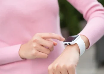 স্মার্টওয়াচ কেনার আগে যেসব বিষয় খেয়াল রাখবেন