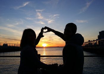 ভালোবাসার মানুষ মিথ্যা বলছে কিনা, বুঝবেন যে ৫ উপায়ে