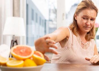 খাবার বাদ দিলে কি আসলেই ওজন কমে?