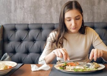 রাতের খাবারে যে ৫ পদ রাখলে মিটবে ঘুমের সমস্যা