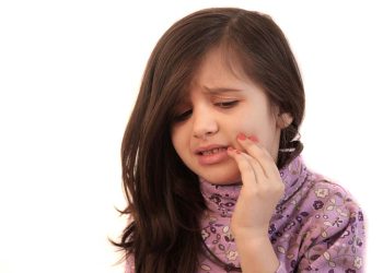 শুধু চকোলেট নয়, দাঁতে ক্যাভিটি হতে পারে আরো যেসব কারণে