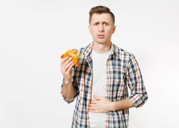 খালিপেটে যেসব খাবার খেলে গ্যাস-অম্বলের সমস্যা হতে পারে