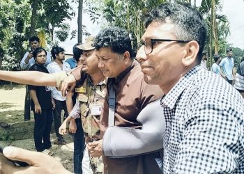 চবিতে বাড়ছে উত্তেজনা, স্থানীয়দের ধাওয়ায় উপ-উপাচার্য অসুস্থ