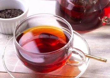 সকালে খালি পেটে চা-কফি খেলে কী হয় জানেন?