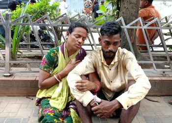 অভাবের সংসারে কনুই ছিল একমাত্র ভরসা