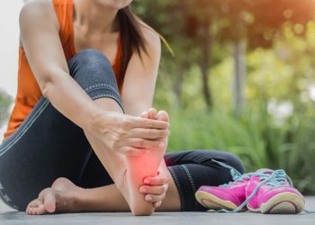 একটু হাঁটলেই পায়ে ব্যথা? হতে পারে যে রোগের লক্ষণ