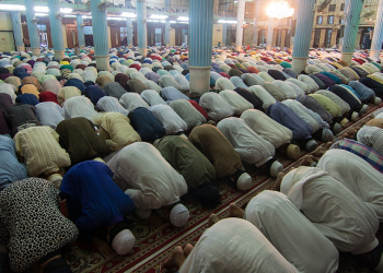 মুসলিম পুরুষরা জুমার নামাজে না গেলে ২ বছরের দণ্ড