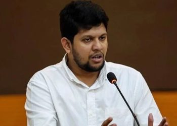 কাড়াকাড়ি করে প্রশাসনে লোক নিয়োগ করিয়েছে বিএনপি-জামায়াত: তথ্য উপদেষ্টা