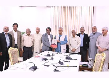 সরকারের কাছে জুলাই সনদ বাস্তবায়নের সুপারিশ হস্তান্তর ঐকমত্য কমিশনের