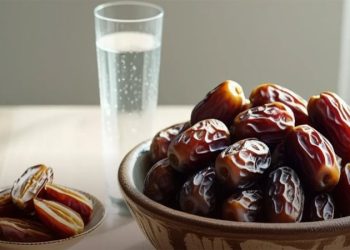 খেজুর পানিতে ভিজিয়ে খেলে যেসব উপকারিতা মেলে