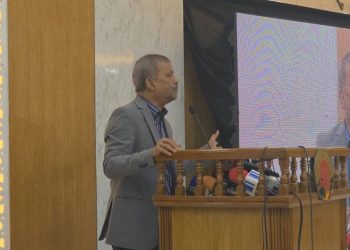 অতিরিক্ত সংস্কার রাষ্ট্র কাঠামোকে দুর্বল করে না ফেলে: আইন উপদেষ্টা