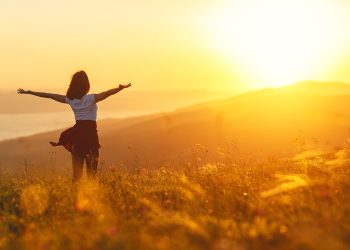 সকাল না বিকেল? কোন সময় গায়ে রোদ লাগানো বেশি উপকারী?