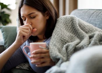 শীতের শুরুতেই গলাব্যথা ও শুষ্ক কাশি থেকে রক্ষার পাবেন যেভাবে