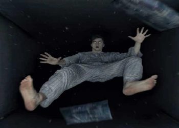 ঘুমের মধ্যে হঠাৎ কেন মনে হয় আমরা নিচে পড়ে যাচ্ছি