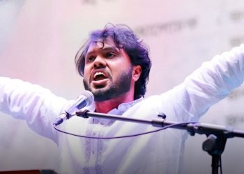 হাদিকে নিয়ে সিঙ্গাপুরের পথে এয়ার অ্যাম্বুলেন্স