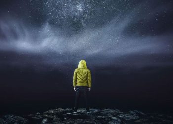 স্বপ্নে মৃত ব্যক্তিকে জীবিত দেখলে কী হয়?