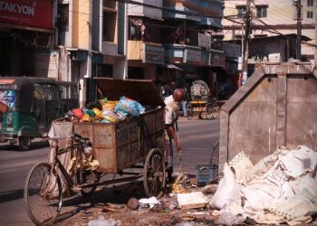 রাস্তা দখল করছে ময়লার স্তূপ